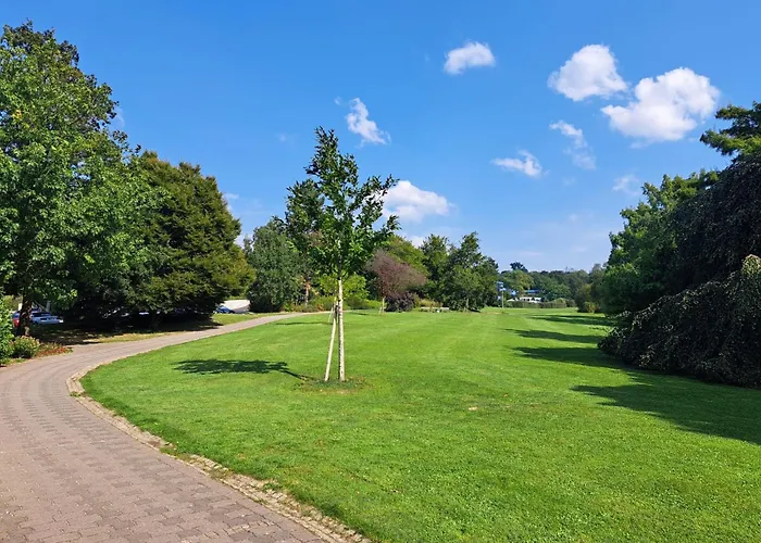 In Toplage Am Kurpark, Ruhig Und Zentral *